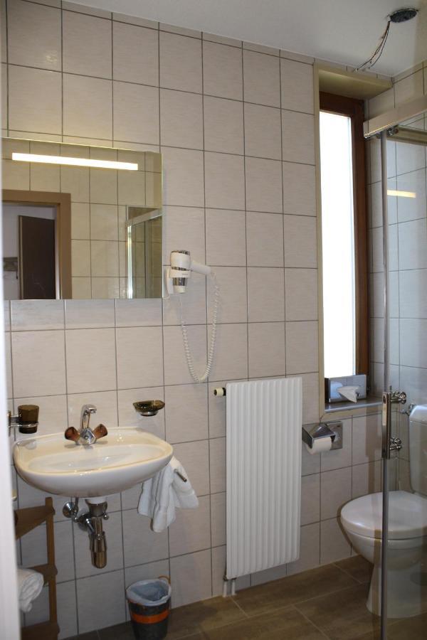 מונטיי Hotel De La Gare מראה חיצוני תמונה