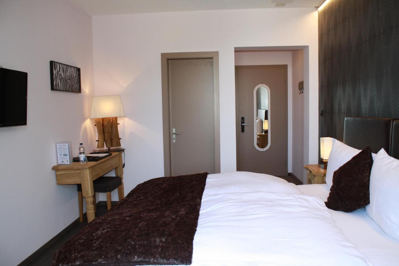 מונטיי Hotel De La Gare מראה חיצוני תמונה