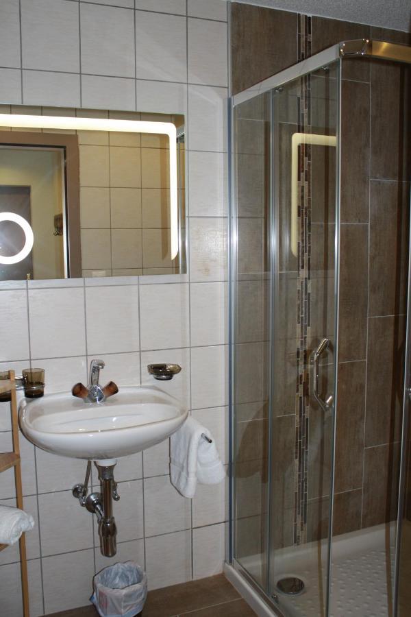 מונטיי Hotel De La Gare מראה חיצוני תמונה