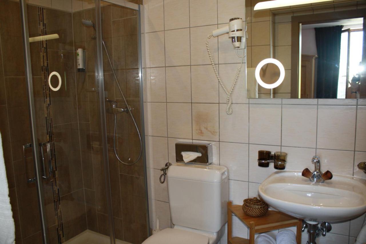 מונטיי Hotel De La Gare מראה חיצוני תמונה