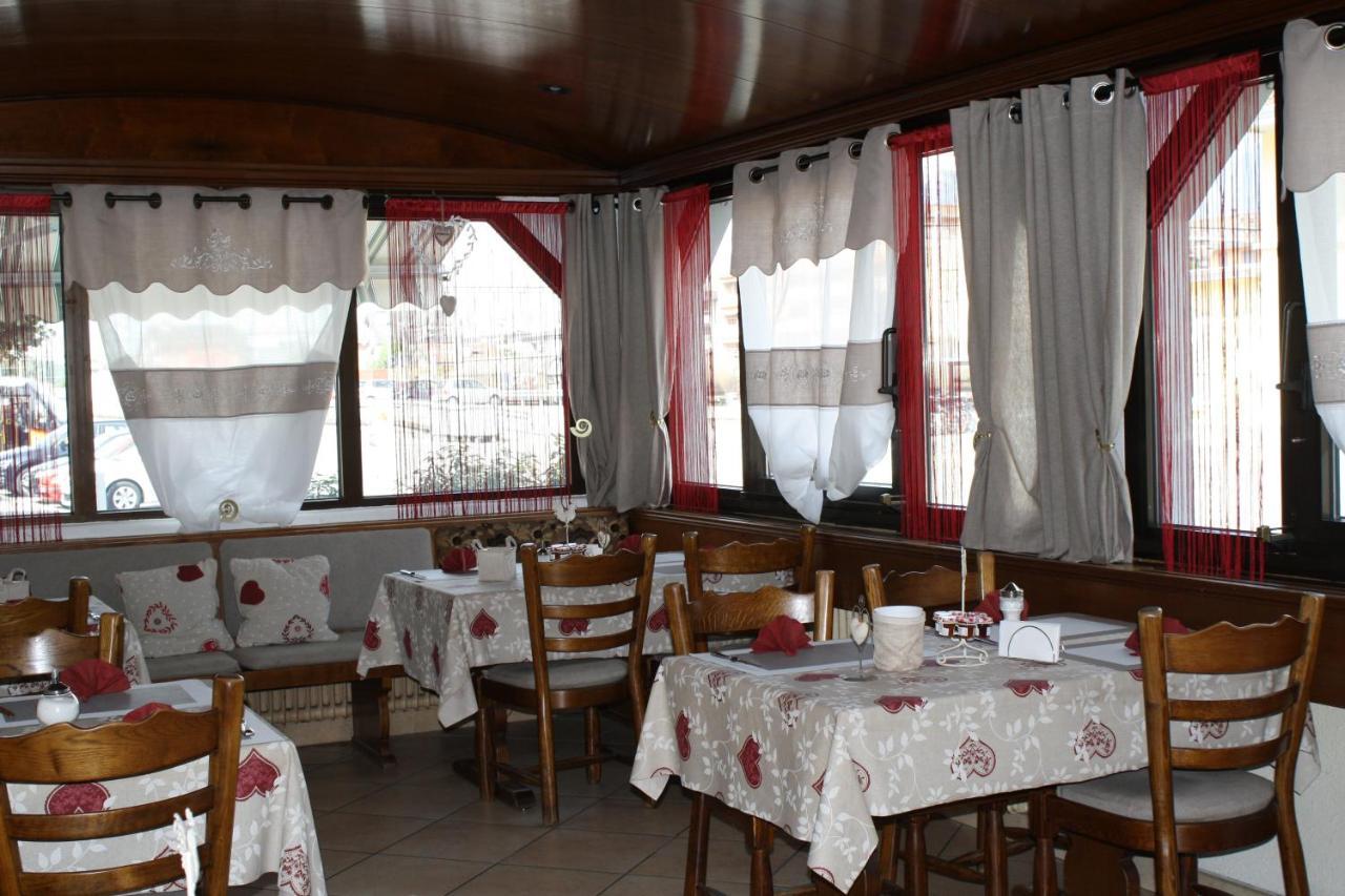 מונטיי Hotel De La Gare מראה חיצוני תמונה